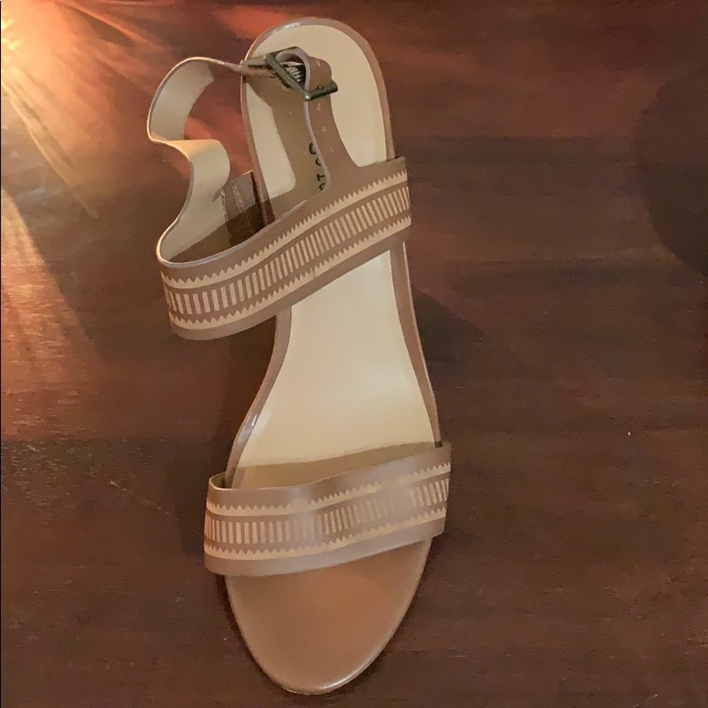 Block heeled shoes